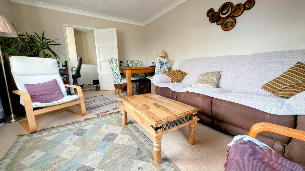 Savile Crescent, Bordon, Hampshire, GU35 photo 3
