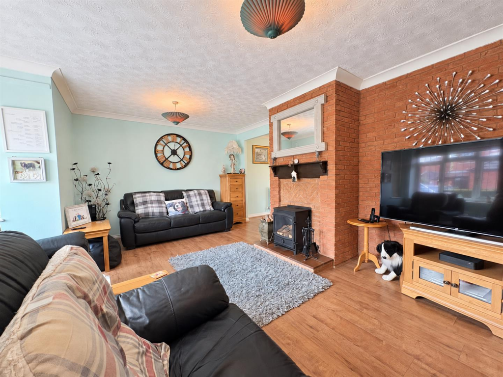 House in Evesham, Fairfield - More