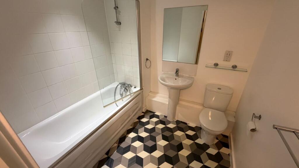 Apartment in Croydon - View 5