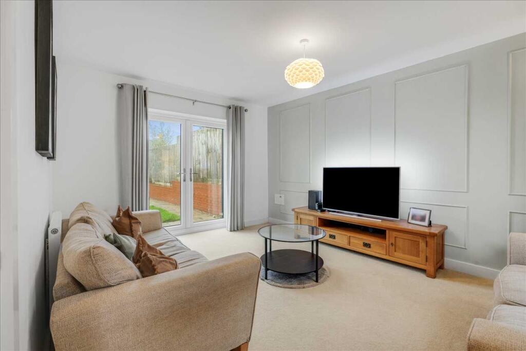 House in Towcester, West Northamptonshire - View 2