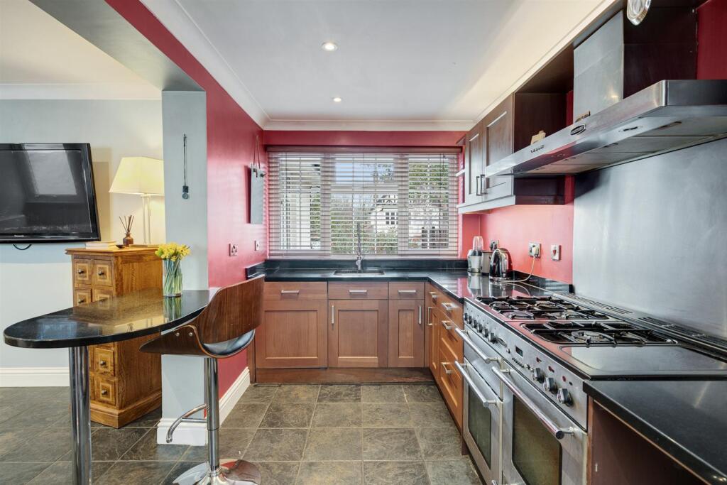 Ravensbourne Avenue, Shortlands, BR2 photo 3