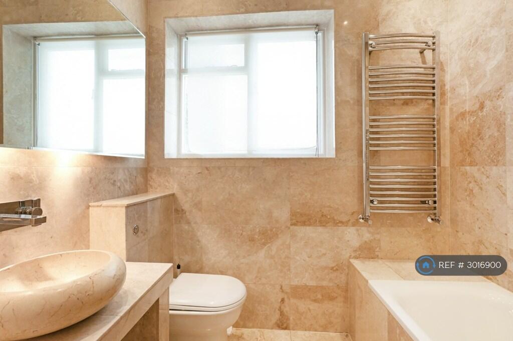 Apartment in London - More