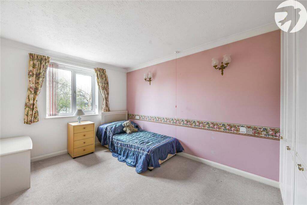 Apartment in Sevenoaks, Swanley - More