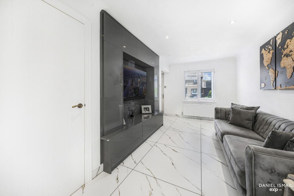 House in Southend-on-Sea - View 4