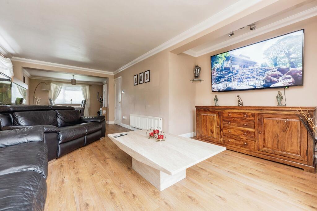 Clovelly Way, Bedford, Bedfordshire, MK40 photo 3