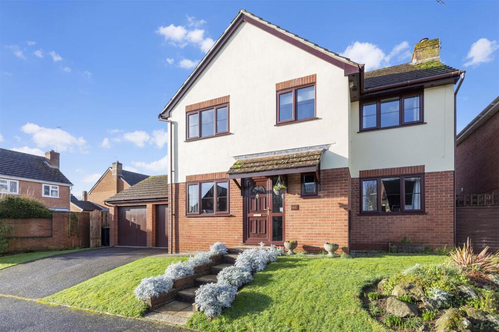 4-bed detached on Badgers Way, Sturminster Newton, £450,000