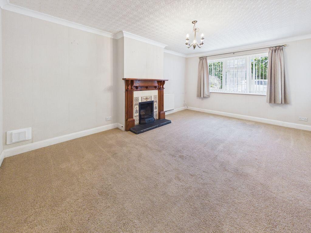 Avenue Road, Caterham photo 3