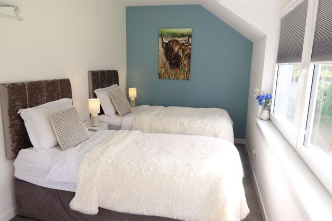 BEDROOM 1: