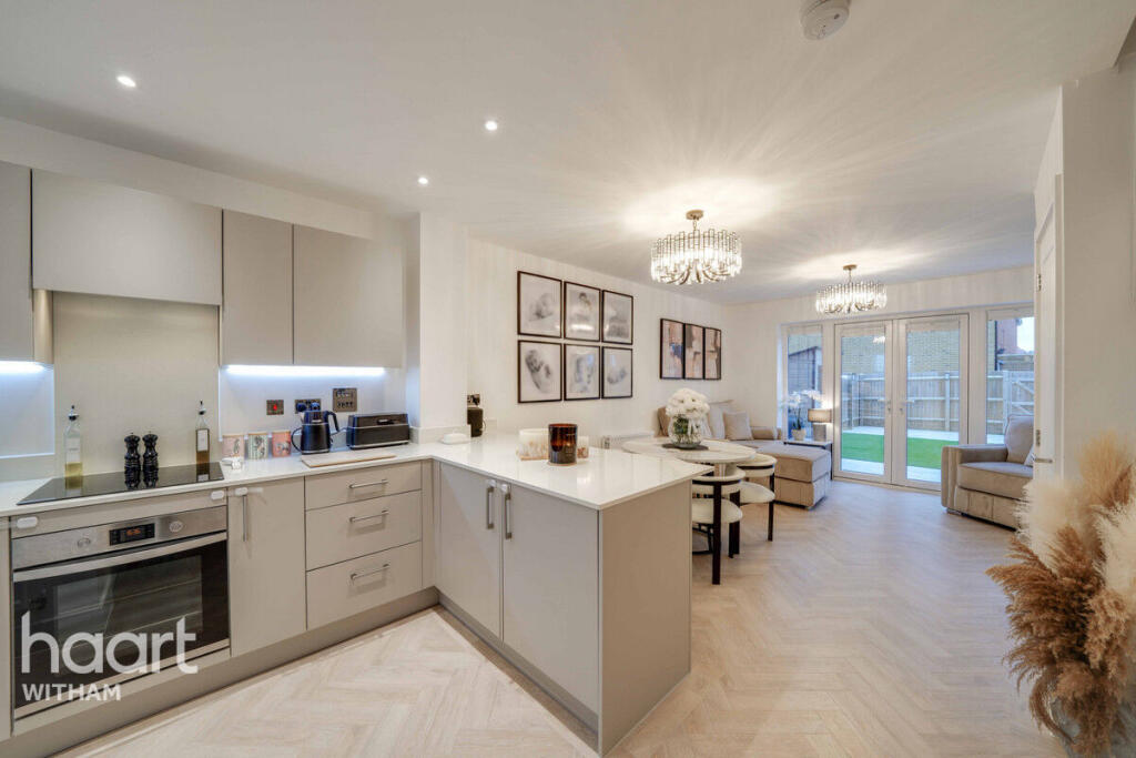 Fieldfare Way, Heybridge photo 4