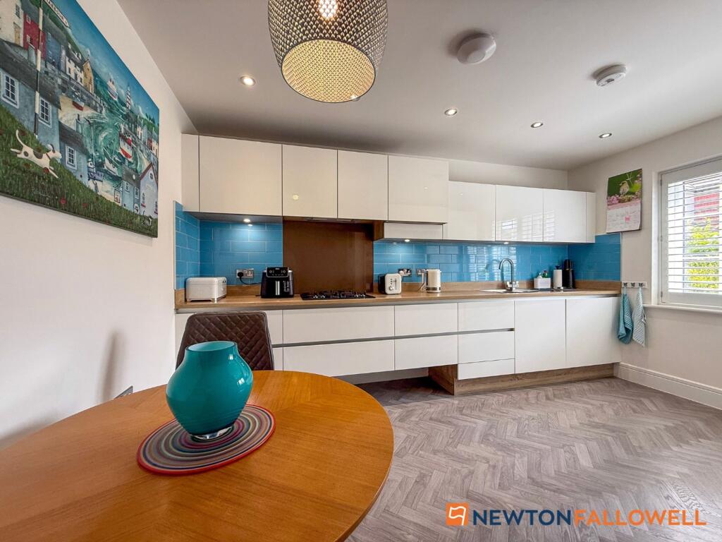 Weaver Avenue, Newark, NG24 - More