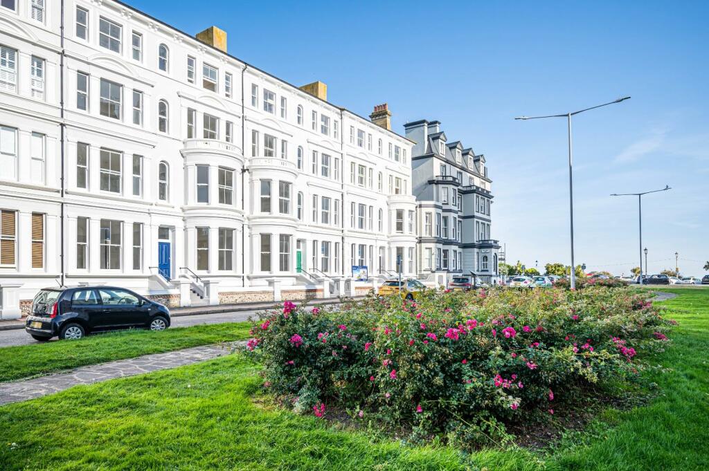 Apartment in Eastbourne, East Sussex - View 2