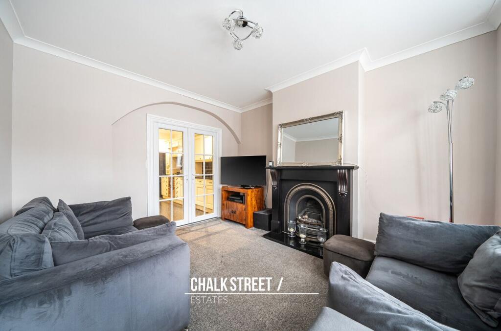 Park Crescent, Hornchurch, RM11 photo 3
