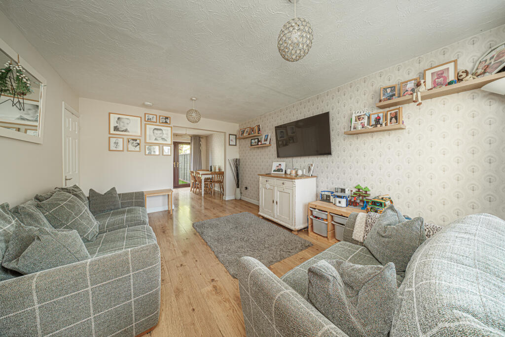 Cheverell Close, Trowbridge photo 4