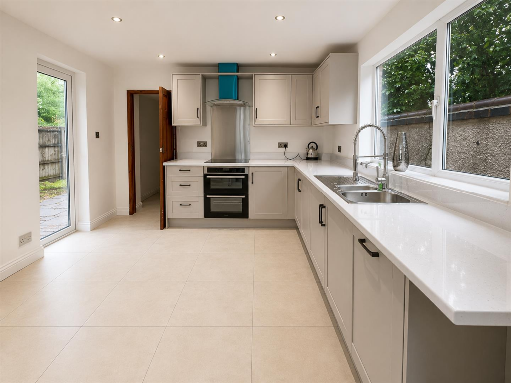 House in Walsall, Aldridge - View 5