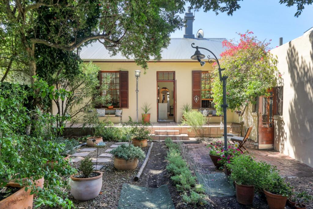 Main image of property: South Africa, Western Cape, Kenilworth Upper