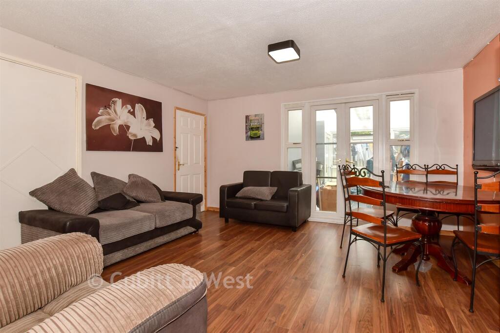 House in Redhill - View 3