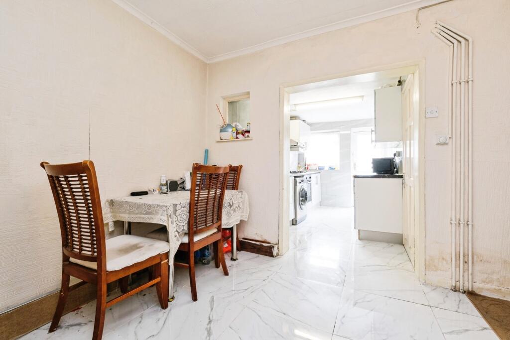 House in Romford - View 3