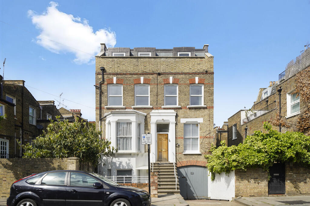 1-bed flat on Coomassie Road, London, £375,000