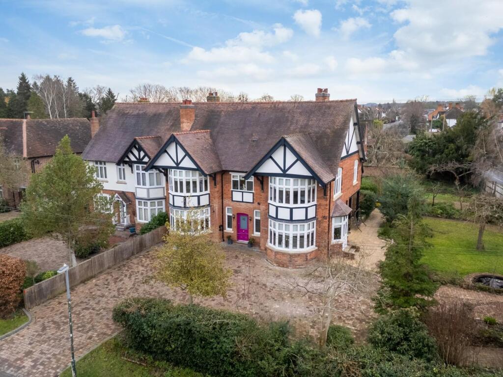 Main image of property: 32 Tiddington Road, Stratford-upon-Avon