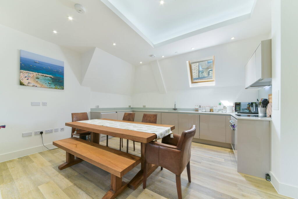 Apartment in London - More