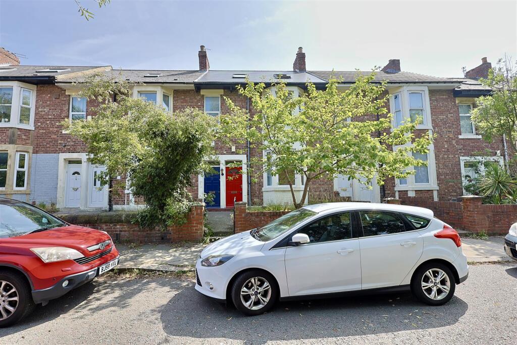 Apartment in Newcastle upon Tyne - View 3