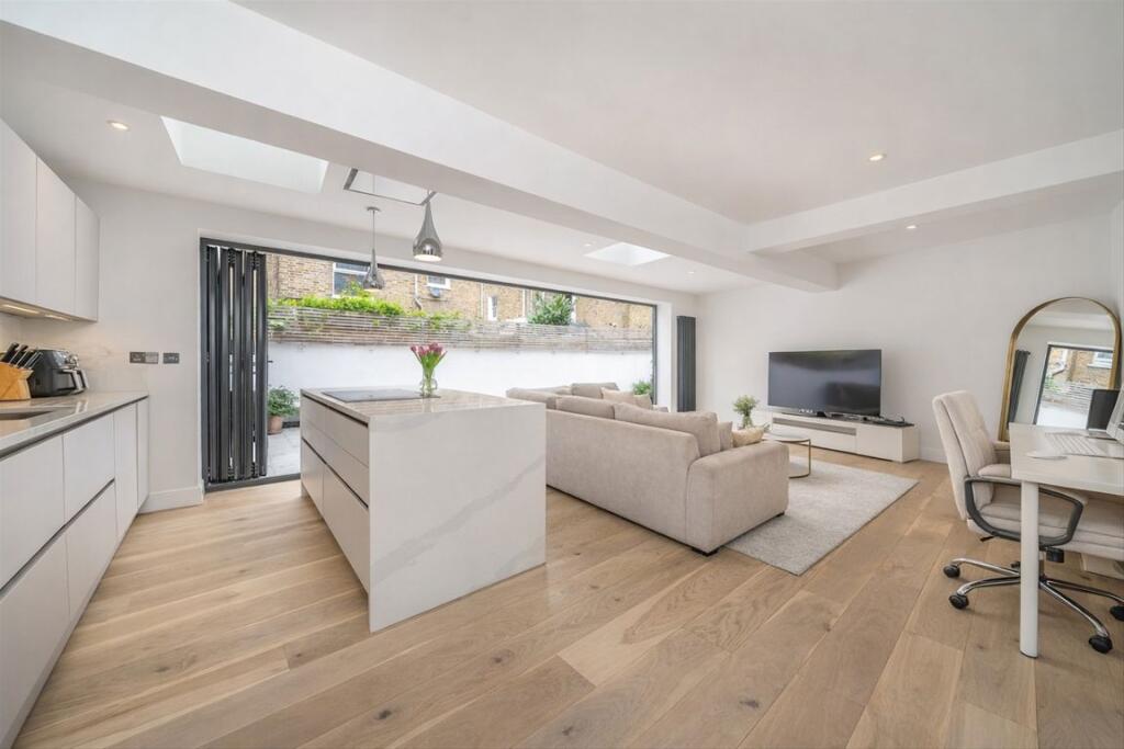 Main image of property: Tremadoc Road, Clapham