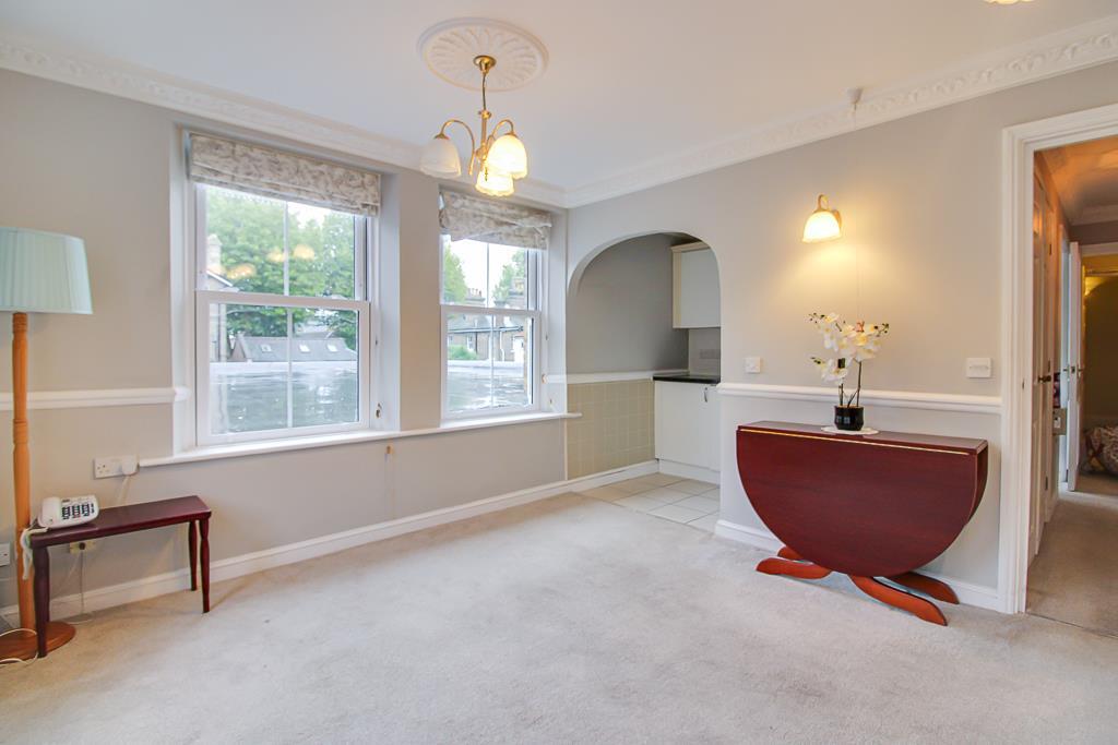 Apartment in Southend-on-Sea - More