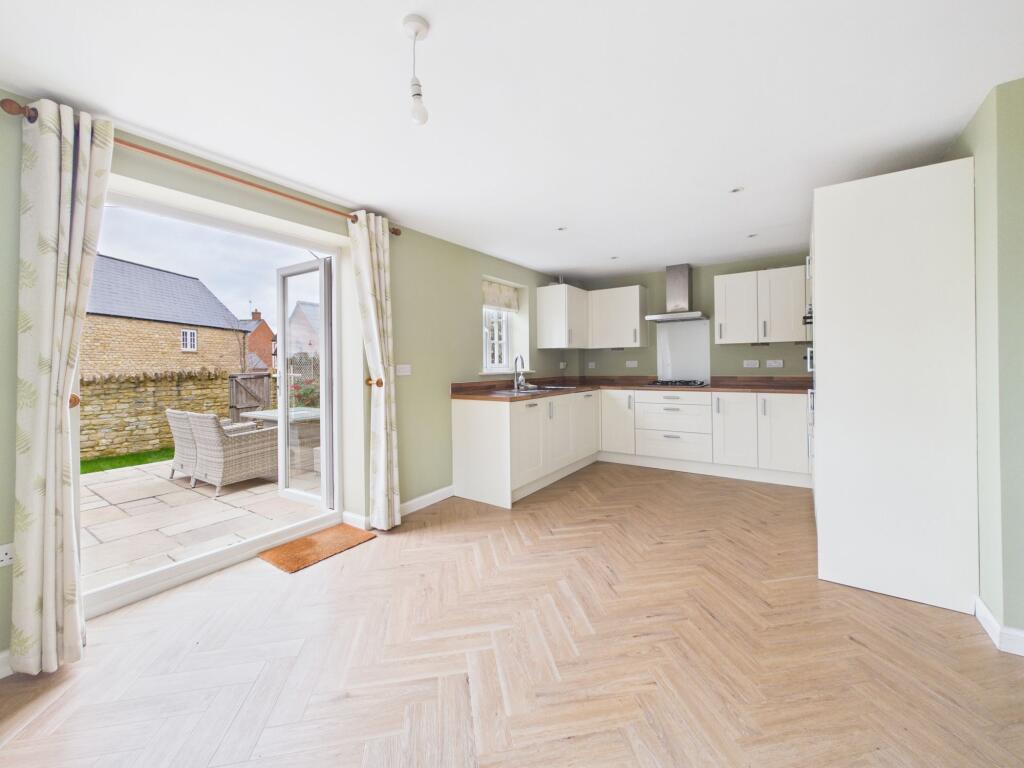 House in Silverstone, West Northamptonshire - View 4