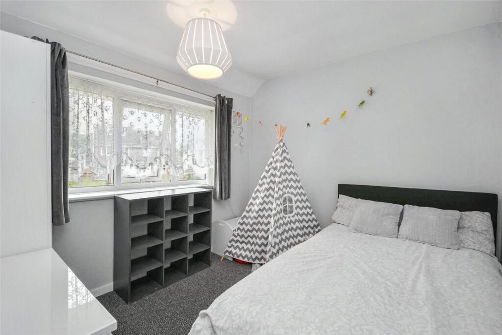 House in Leeds, Moorside, Bramley - View 4
