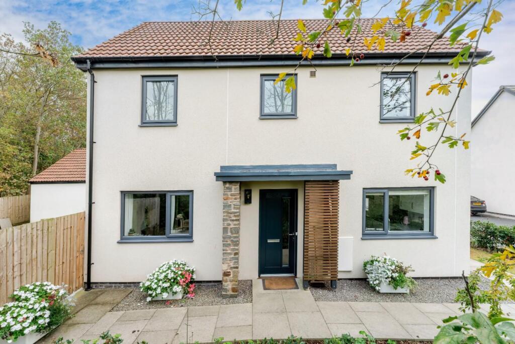 Main image of property: Immaculately presented home enjoying a rural outlook within the popular Court de Wyck development in the village of Clav