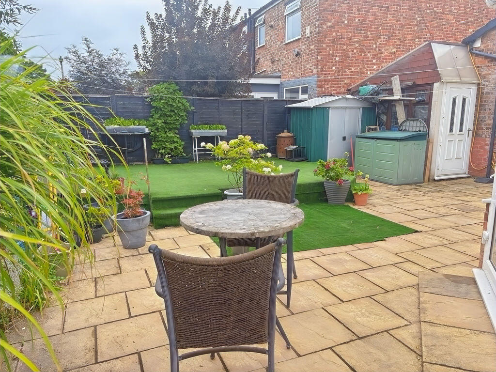 House in Stockport, Gatley - More