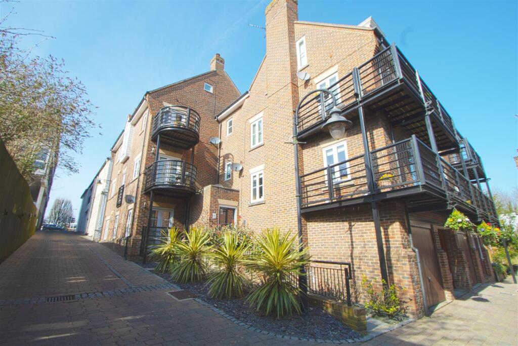 Main image of property: High Street, Billericay