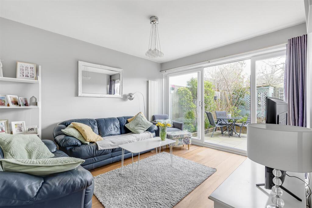 4-bed flat on Arabella Drive, Putney, SW15, £415,000