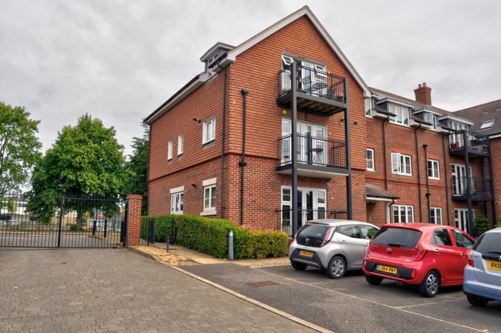 Main image of property: Ferris House, Findlay Mews, Marlow, Buckinghamshire