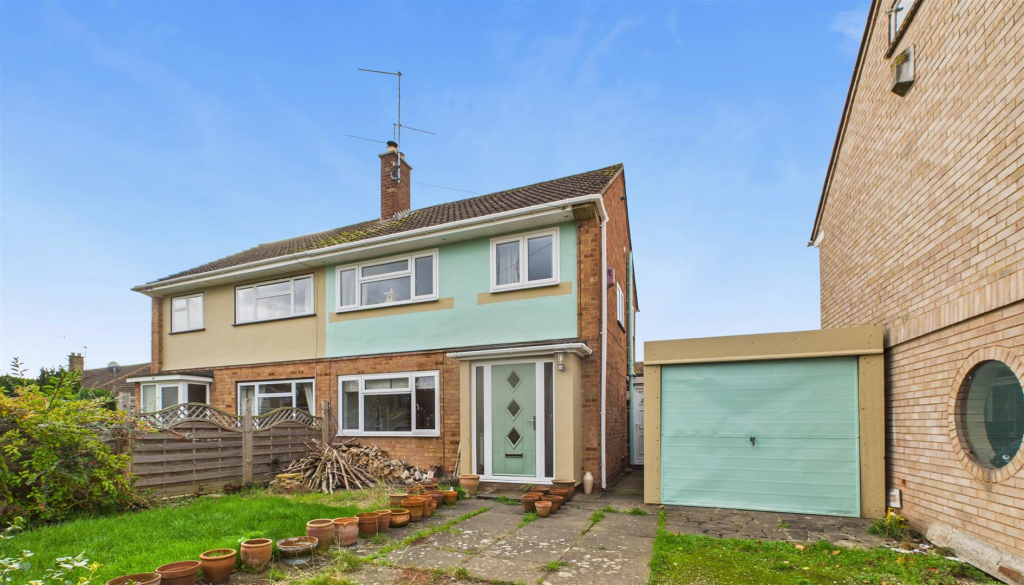 3-bed house on Durcott Road, Evesham, £359,000