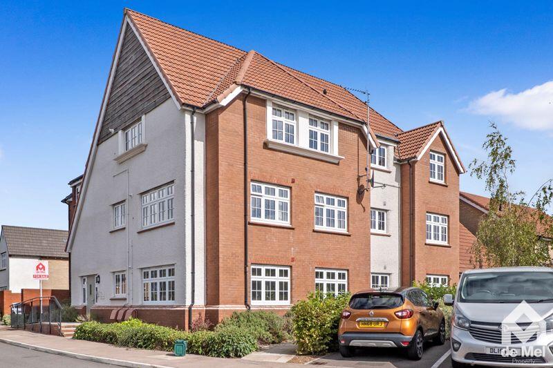 1-bed flat on Valentine Road, Bishops Cleeve, Gloucestershire, GL52, £70,000