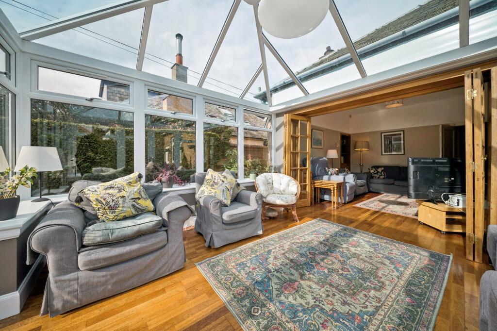 House in Edinburgh, Greenbank - More