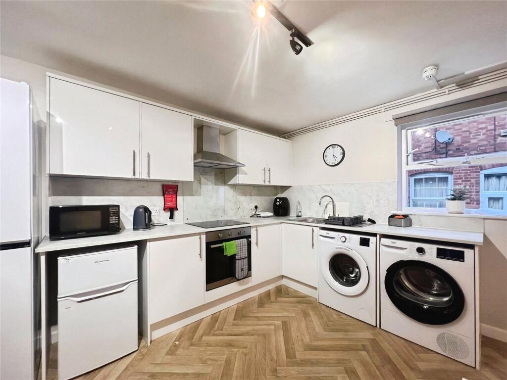 Main image of property: Room 3 7 St. Andrews Road, Droitwich, WR9