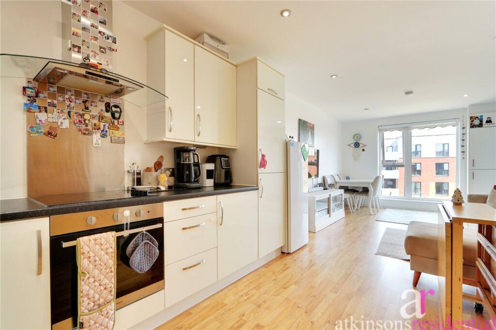 Apartment in London, Carterhatch, Southbury - More