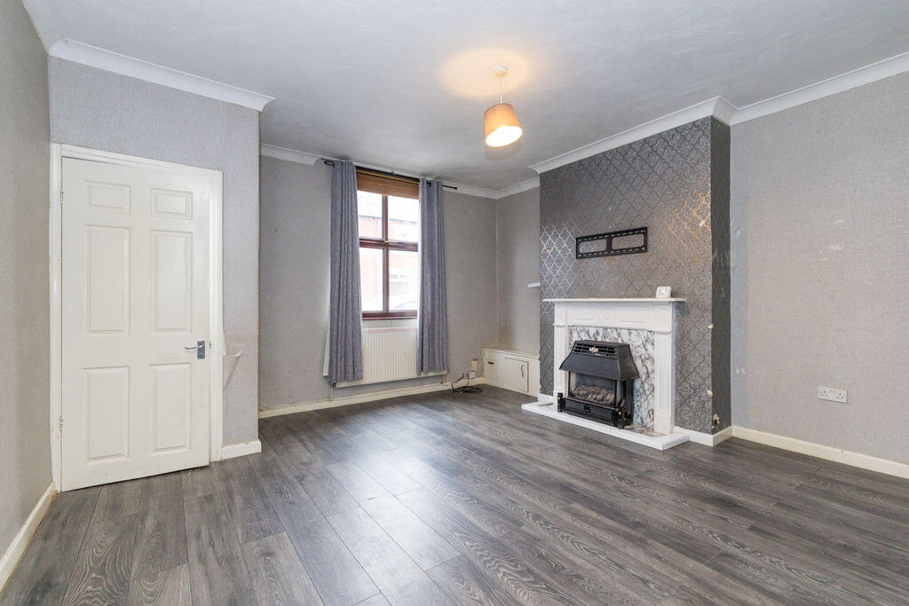 House in Wigan, Wigan Pier, Gidlow - More