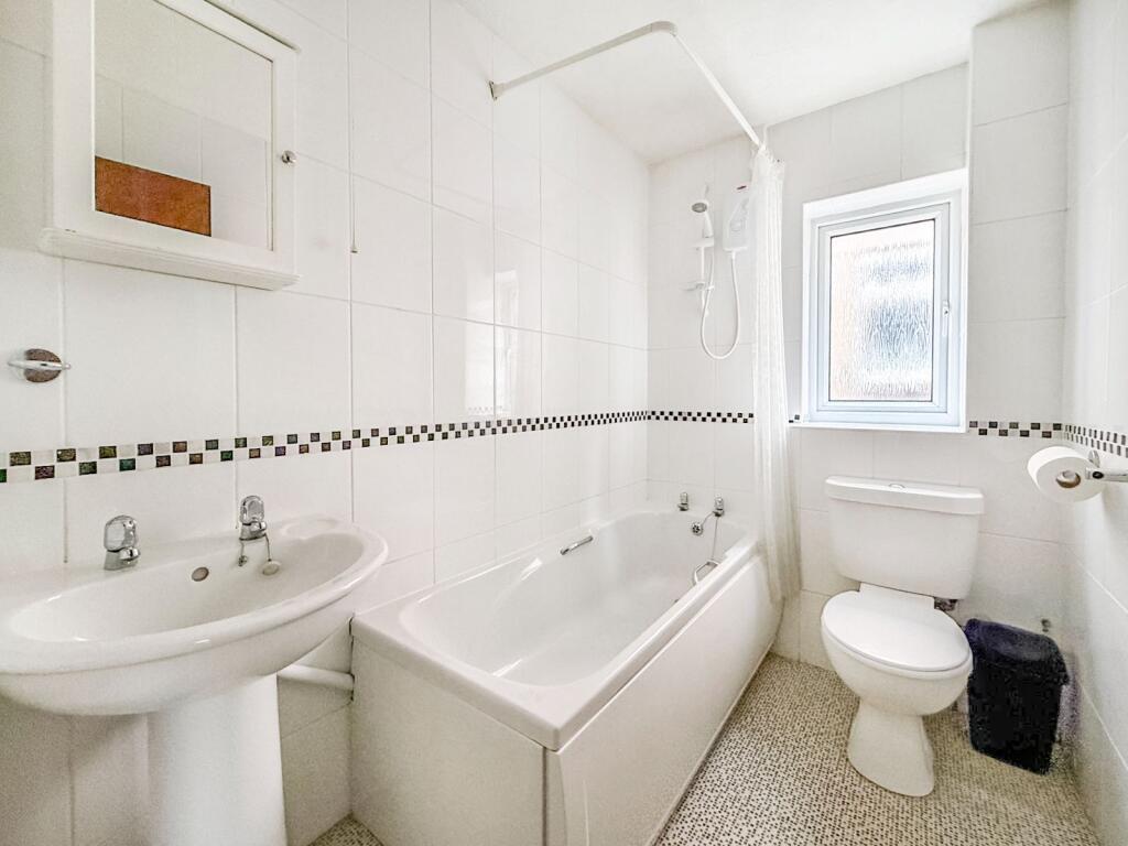 Apartment in Hull - View 3