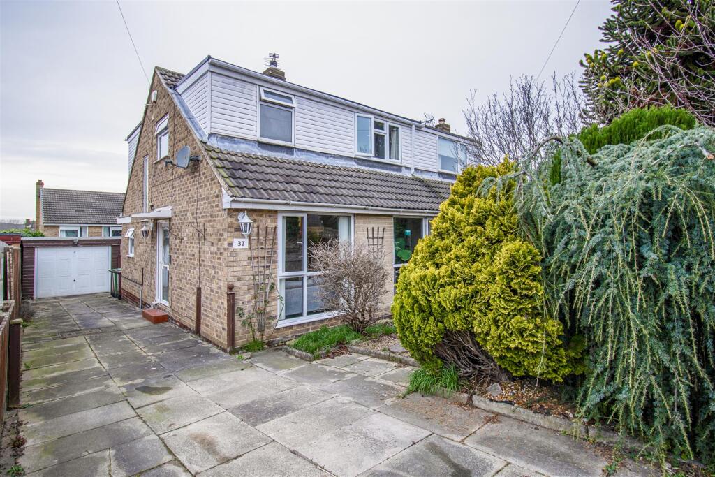 Main image of property: Castle View, Wakefield, WF2 7HZ