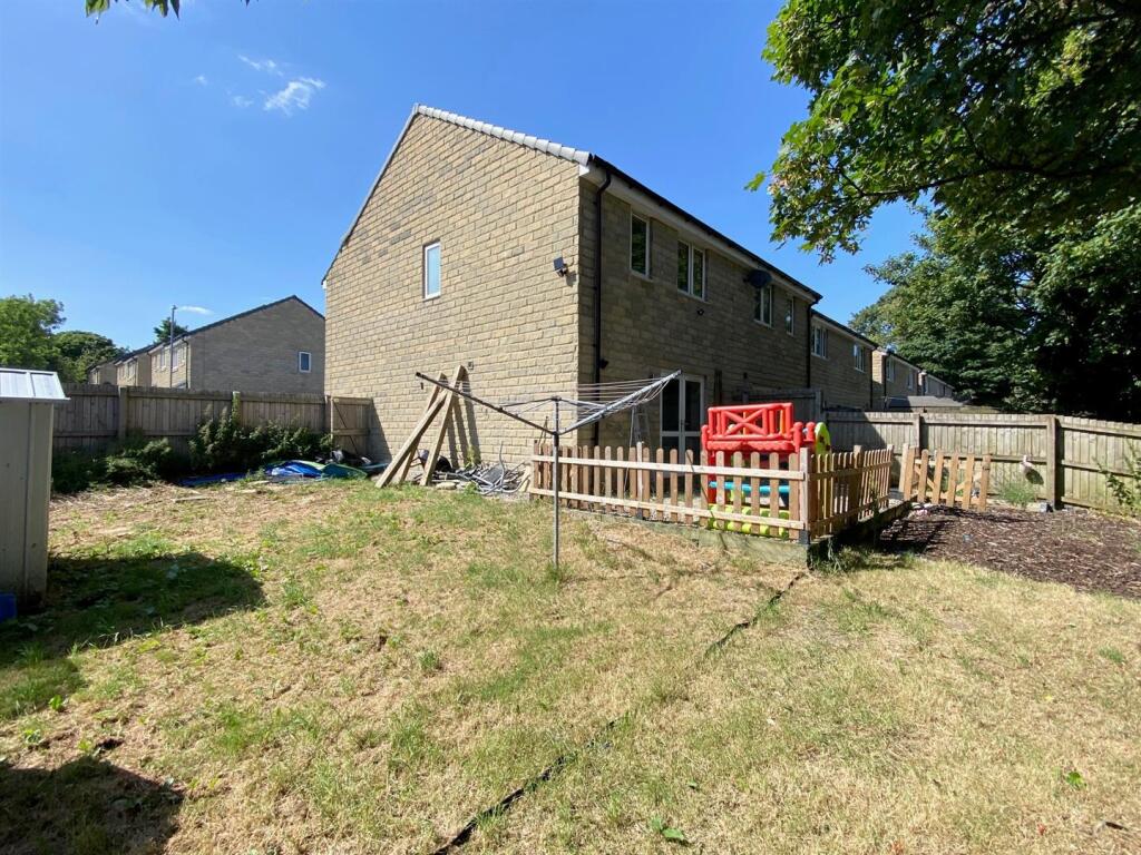 Nook Court, Huddersfield photo 4