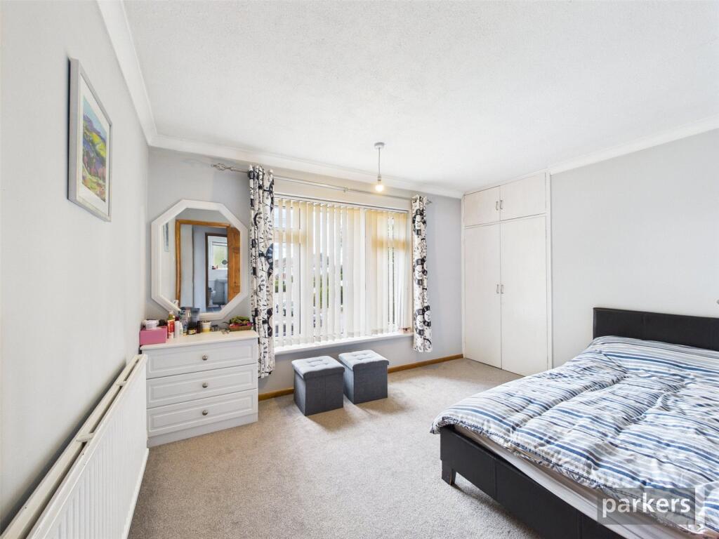Butts Hill Road, Woodley, Reading, Berkshire, RG5 photo 4