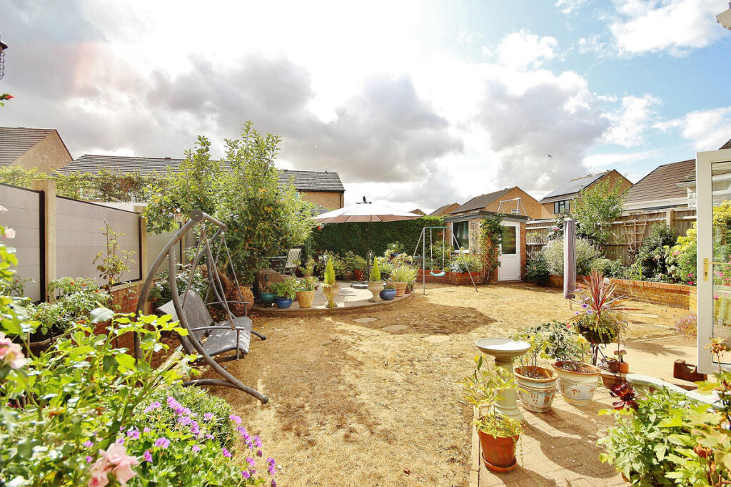 House in West Oxfordshire, Carterton - View 4