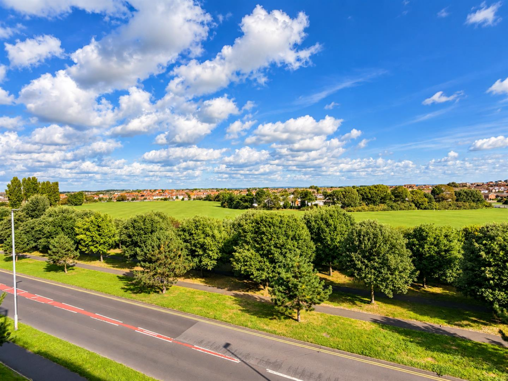 Apartment in Eastbourne, Regency Park, St Anthony's Hill - View 2