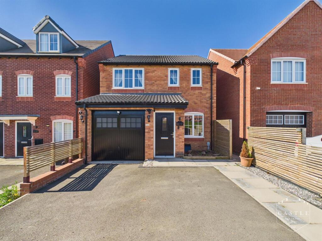 Main image of property: 43, Julius Way, Nuneaton, Warwickshire, CV11 6ZR
