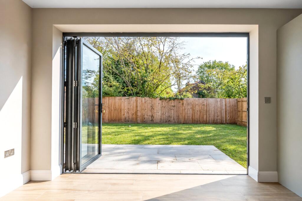 House in Chessington, Hook - View 4