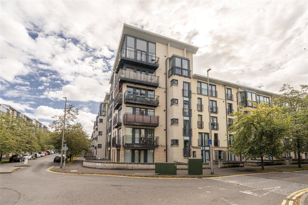 Main image of property: 51/15 Waterfront Park, Edinburgh, EH5