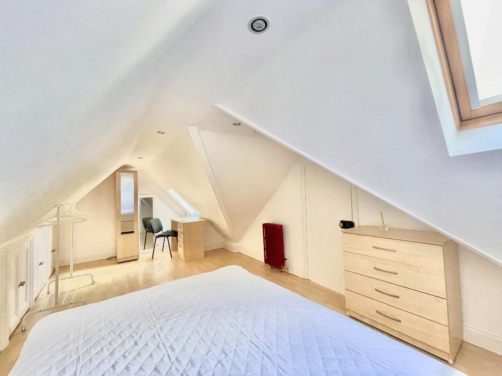 6 bedroom semi-detached house for rent